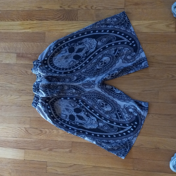 SKULL SHORTS 🚻 small - Picture 3 of 6